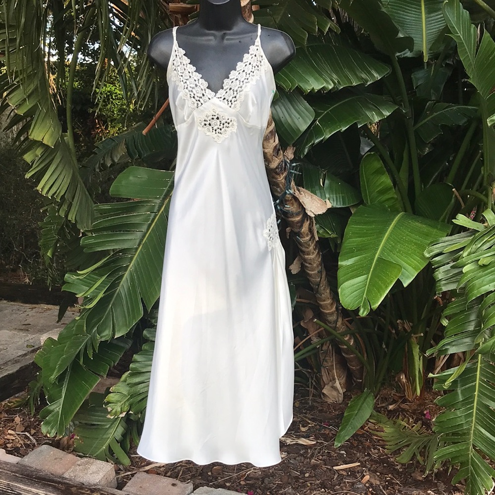 Lace and satin slip dress or nightgown. - Picture 5 of 12